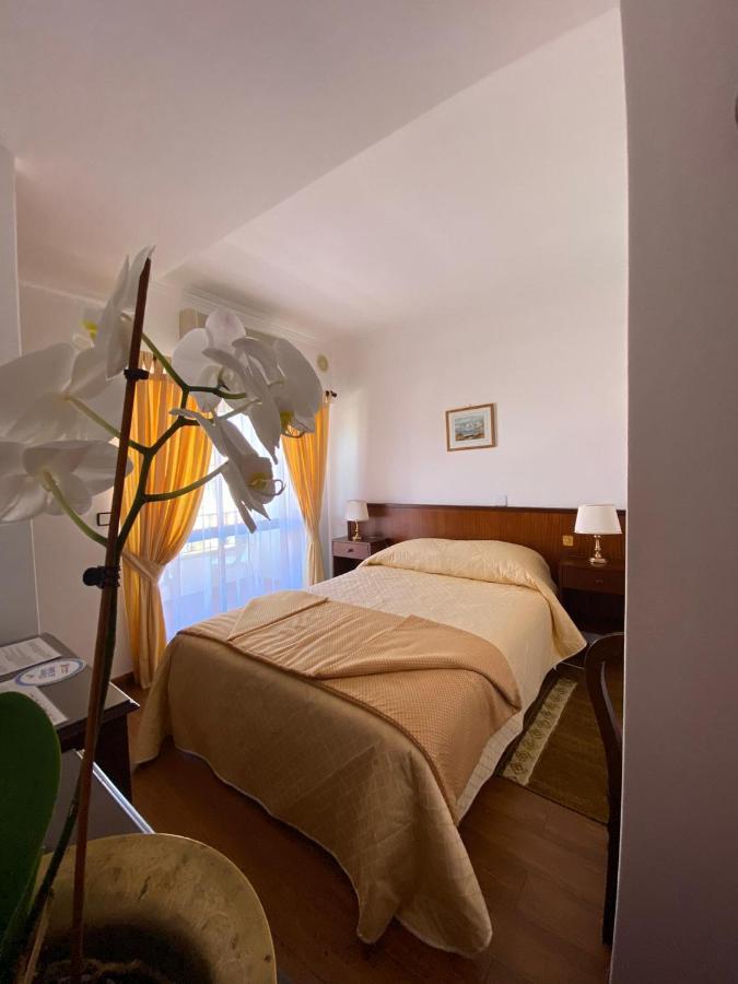 Guest House Toca Dos Grilos Estoril Exterior photo